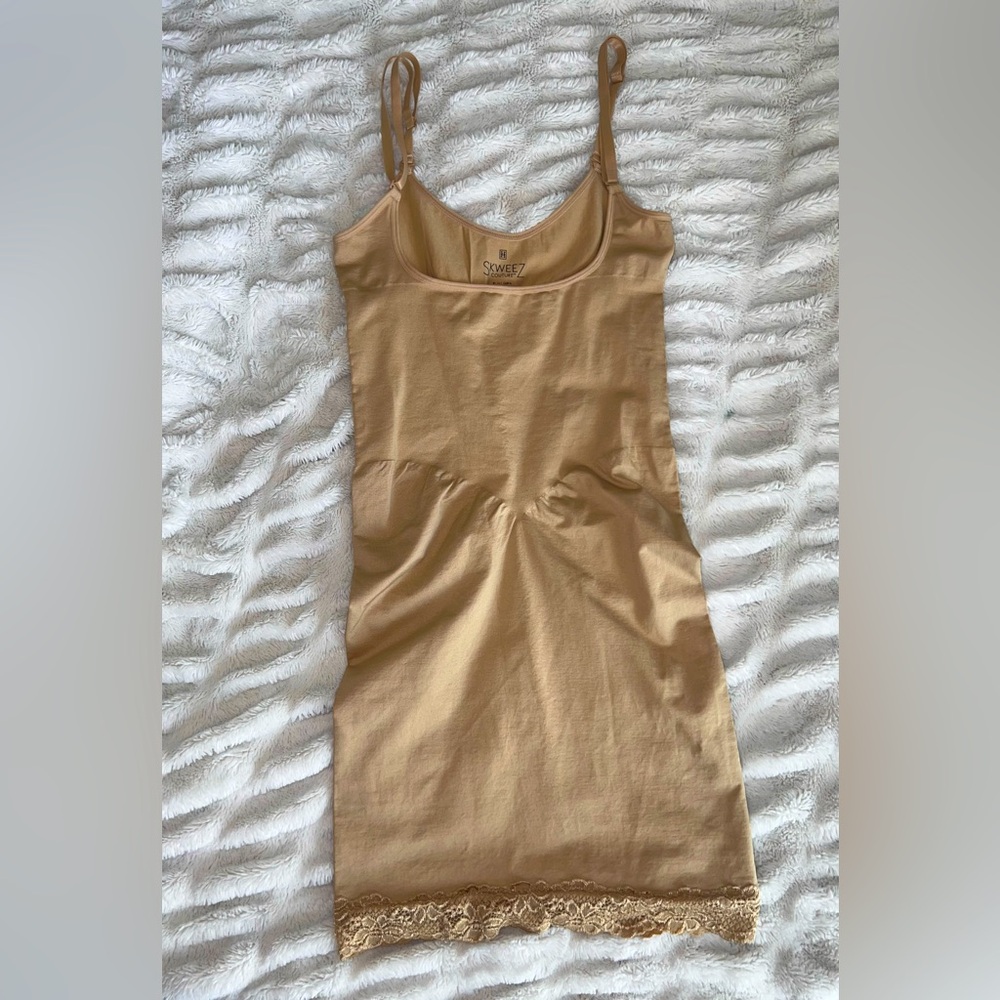 SKWEEZ COUTURE by Jill Zarin nude dress style shapewear size Large